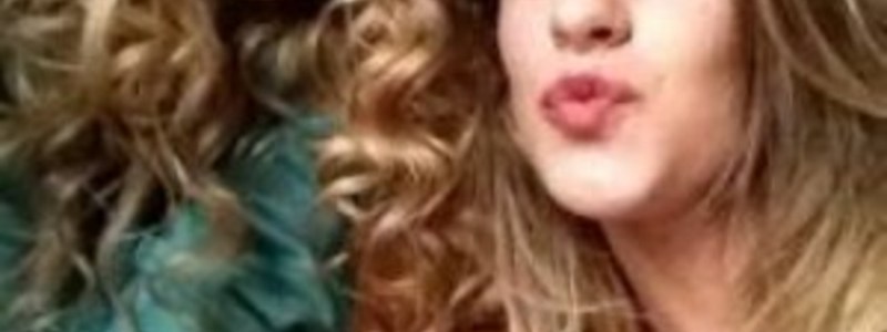 como es violetta. y ludmila.