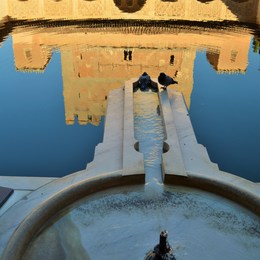 Which is the most distinctive kind of decoration? - Islamic art