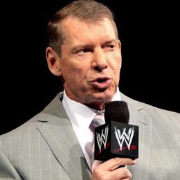 Mientras Vince Mcmahon Estaba hablando en payback 2016,la aficion que estaba coreando?  - Cuanto Sabes De  La WWE? 