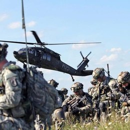 Un presidente tiene el poder de desplegar fuerzas armadas a  alg&uacute;n lugar del mundo si este lo desea? - POLITICAS EXTERIORES DE LOS ESTADOS UNIDOS