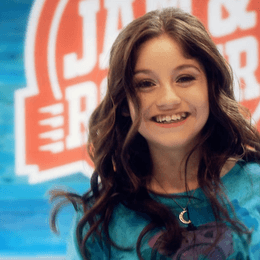 Luna Tiene Sus U&ntilde;as De Color - Que Tanto Crees Que Sabes De Soy Luna