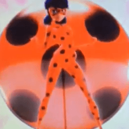 Ladybug es... - &iquest;Cuanto sabes de Prodigiosa las aventuras de Ladybug y Chat Noir? 