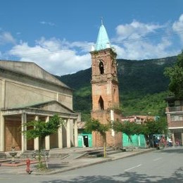 Es el mayor productor de estas piedras preciosas, aporta el 60% de la producci&oacute;n mundial y la mina m&aacute;s grande del mundo se encuentra en Muzo, Boyac&aacute;. - Que tanto sabes de Colombia?