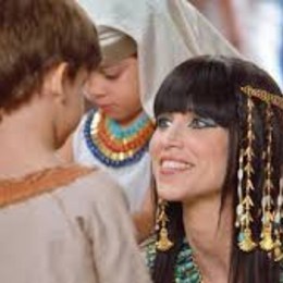 Mois&eacute;s llega al palacio y es rechazdo por el rey por... - Mois&eacute;s y los Diez Mandamientos: Test 