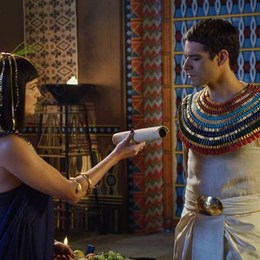 Moises sabe la verdad de los beb&eacute;s lanzados al Nilo por... - Mois&eacute;s y los Diez Mandamientos: Test 