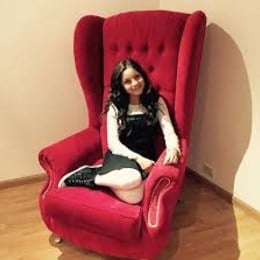 &iquest;De que color es la guitarra de Karol? - &iquest;Que tan fan eres de Karol Sevilla?