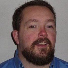 como se llama el creador del juego ?  - cuanto sabes de fnaf sister location 