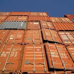 How many millions of shipping containers exist in the world? - &iquest;How much do you really know about shipping industry? 