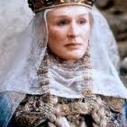 Ante la locura de su hijo, Gertrudis... - HAMLET 3era parte