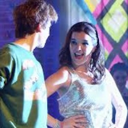 yo no se lo que me pasa cuando estoy con voz me hipnotiza tu sonrisa me desarma tu mirada  - Que canci&oacute;n es