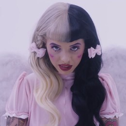 Tiene hermanos o hermanas? - &iquest;Cuanto sabes de Melanie Martinez?