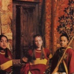 Nombre de las tres cazadoras que forman parte del equipo de Gryffindor. - Harry Potter y la Piedra Filosofal - Test