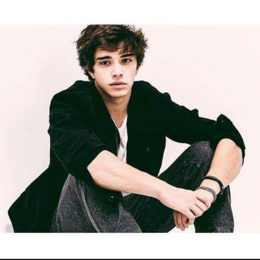 Como se llama esta cancion...?
Una luz ilumin&oacute; en la neblina de mi vida, cuando estaba tan solo y con la mirada perdida, no hab&iacute;a una salida pero al menos admit&iacute;a que extra&ntilde;aba tu mirada como en aquellos dias.(...) - Cuanto sabes de Julian Serrano♡?