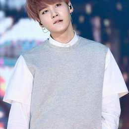 En una entrevista, Suga dijo que si se quedara na&uacute;frago, estar&iacute;a con uno de los miembros... Con cu&aacute;l ser&iacute;a?  - BTS: Cu&aacute;nto sabes de Suga? 