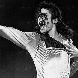 &iquest;En qu&eacute; &eacute;poca transitoria de uno de sus &aacute;lbumes cambi&oacute; su aspecto f&iacute;sico? - &iquest;Qu&eacute; tan fan&aacute;tico te consideras de Michael Jackson?