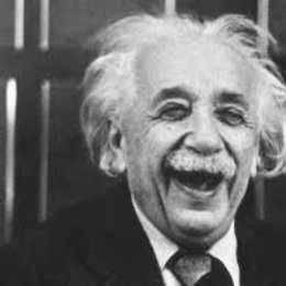 Gracias a que postul&oacute; la equivalencia entre aceleraci&oacute;n y gravedad y la definici&oacute;n de esta &uacute;ltima como la deformaci&oacute;n que causa una masa en el espacio &iquest;Qu&eacute; estaba explicando sin que lo supiera? - &iquest;Cu&aacute;nto sabes de Albert Einstein?