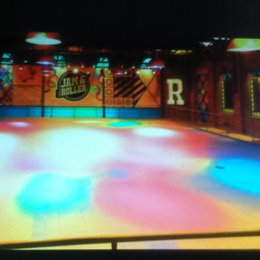 COMO SE LLAMA LA PISTA DONDE PATINA LUNA Y LOS CHICOS - QUE TANTO SABES DE SOY LUNA