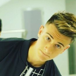 &iquest;Cu&aacute;l es su color favorito? - &iquest;Cu&aacute;nto conoces a Nau de Adexe & Nau?(Este test fue creado el 