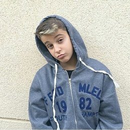 &iquest;Cu&aacute;l es su color favorito? - &iquest;Cu&aacute;nto conoces a Adexe de Adexe &  Nau?05/08/2017