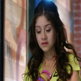 &iquest;que cancion cantaba luna cuando simon le termino a luna 
rompieron,cortaron. en este episodio 1era temporada - Cuanto sabes de Luna Valente?