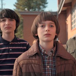 COMO SE LLAMAN LOS 4 CHICOS  - STRANGER THINGS 