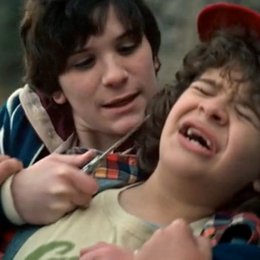 En la temporada 2: &iquest;Qu&eacute; hace Mike para salvar a Dustin para que no sea apu&ntilde;alado por los bullies? - &iquest;Cu&aacute;nto sabes sobre Stranger Things?
