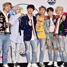 Esta es para los que se acuerdan o para los que son mas antiguos en la banda.. &iquest;Como se llama su primera canci&oacute;n? Acordate no se vale buscar en google ni youtube - &iexcl;&iexcl;TEST DE BTS!! EN ESPA&Ntilde;OL