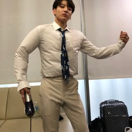 C&oacute;mo se llama su CEO - Cuando sabes sobre BTS? (2019)