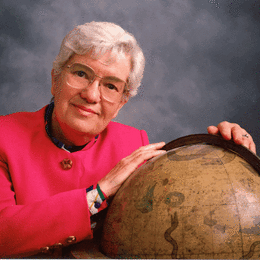 Naci&oacute; el 23 de Julio de 1928 en Finlandia... - Vera Cooper Rubin 