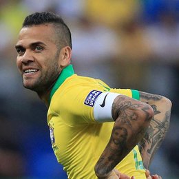 Despu&eacute;s de Dani Alves, quien es jugador con mas t&iacute;tulos colectivos de la historia? - FUTBOL QUIZ