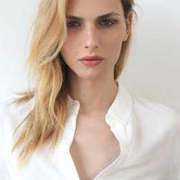 Agradable se&ntilde;orita con empuj&oacute;n o se&ntilde;or que te empuja? - MUJER O TRANS