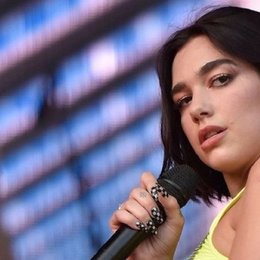 &iquest;Que otro idioma , ademas del ingles , puede hablar a la perfecci&oacute;n? - &iquest;Cuanto conoces a Dua Lipa?