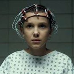 El traje con el que eleven se fue al upside down es color... - TEST DE STRANGER THINGS