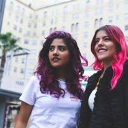 Como se llama el canal que tienen Karen y lesslie  - Que tanto sabes de los polinesios