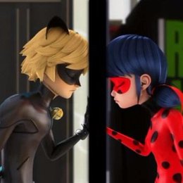Ladybug y Cat Noir se quedan de un lado de la puerta. Ladybug piensa que el que esta del otro lado es Adrien, pero en realidad es Cat Noir. - &iquest;Cuanto sabes de los episodios de Miraculous Ladybug?