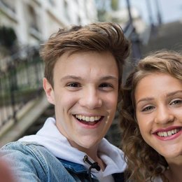 &iquest;Como se llaman los cantantes de la canci&oacute;n? - &iquest;Cuanto sabes de El muro que nos separa?