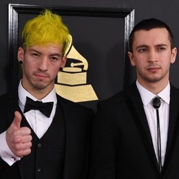 &iquest;En que a&ntilde;o ganaron su primer Grammy en la categor&iacute;a mejor d&uacute;o/banda alternativo con la canci&oacute;n Stressed Out? - &iquest;Cu&aacute;nto sabes de twenty one pilots?