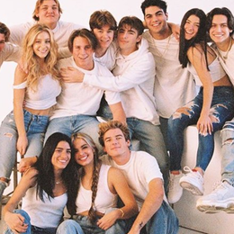 Charli es parte del grupo... - Cuanto conoces a Charli Damelio