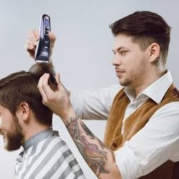 Es un aparato que se utiliza para cortar el pelo. - Vocabulario Espa&ntilde;ol - Ingl&eacute;s 