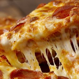 A Millie le gusta la pizza - MILLIE BOBBY BROWN