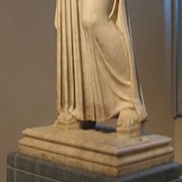 En cu&aacute;l tema se centra siempre la escultura griega? - Test Cultura Griega