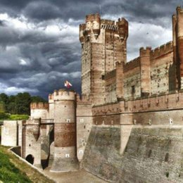 Casa perteneciente a Castillo Viejo
 - Casa Asentamiento Game Of Thrones