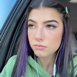 la madre de charli se llama.... - cuanto sabes de Charli D'amelio